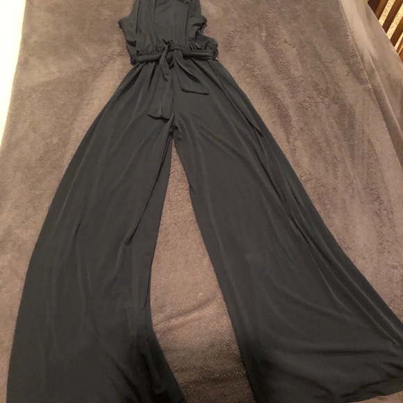 New w/o tags Jennifer Lopez Black Jumpsuit.  Size small - Picture 5 of 5